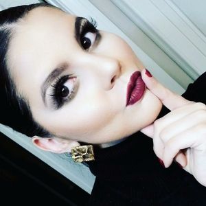 Meet your Posher, Claudia